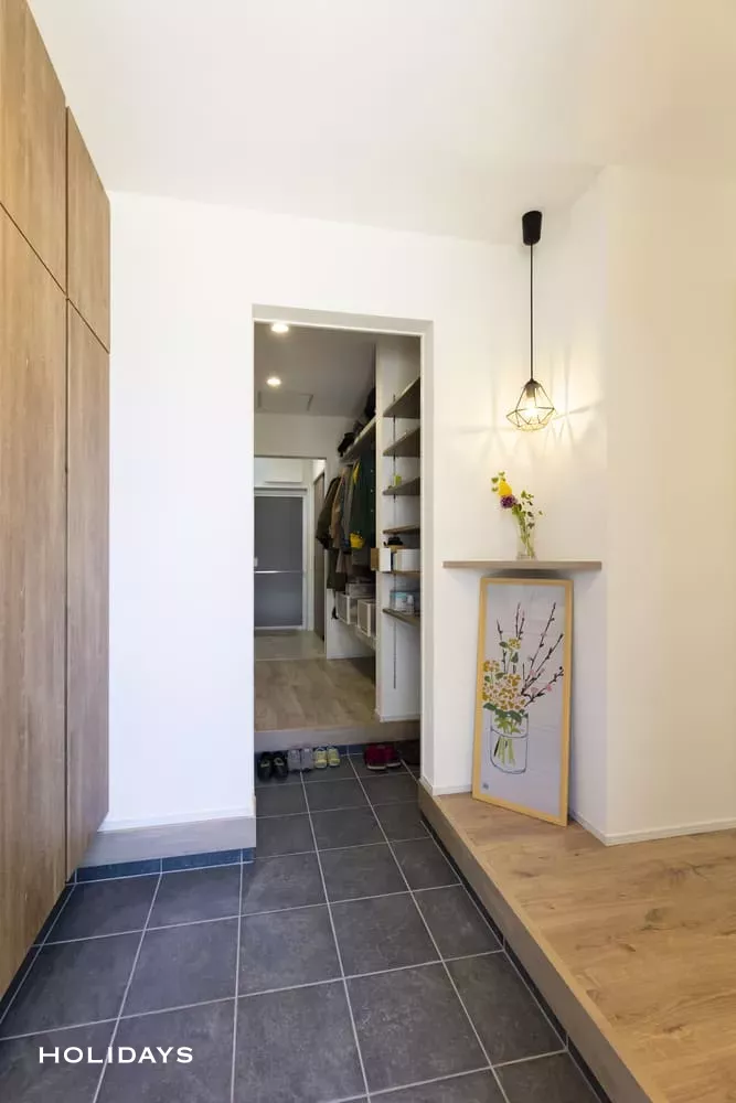 洗面脱衣室まで続く回遊性の高いシューズインクローゼット"